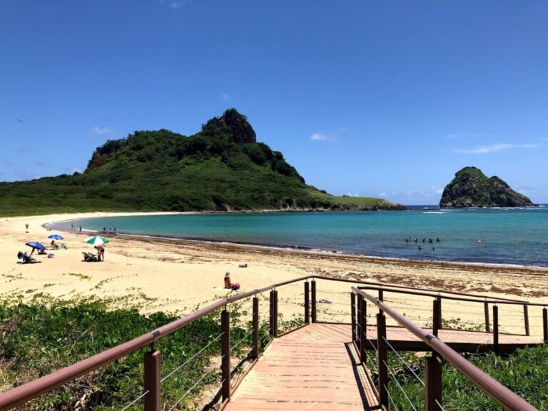 Praia Baía do Sueste Fernando de Noronha